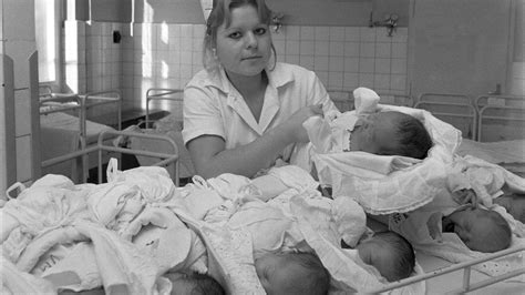 Fotografie personálu porodnice ze 70. let