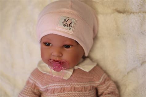 fotografie detailu obličeje realistické panenky