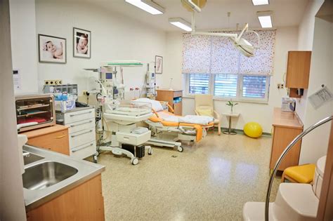 Porodní pokoj s moderním vybavením