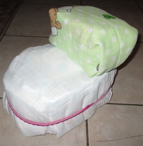 koláž různých dekorativních prvků vhodných pro plenkový kočárek