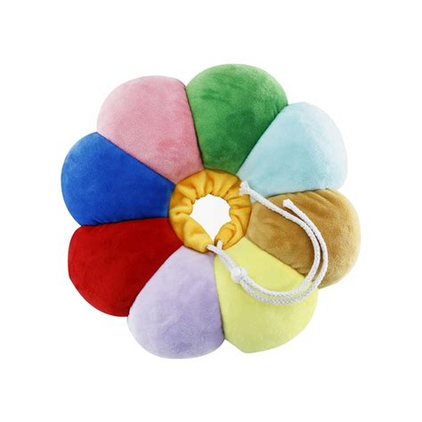 barevný dětský kolotoč ve tvaru květu s postavičkami