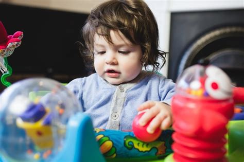 ilustrační foto miminka s hračkami Chicco