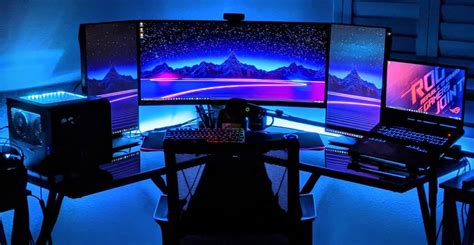 Ilustrační fotografie výkonného herního počítače s RGB podsvícením