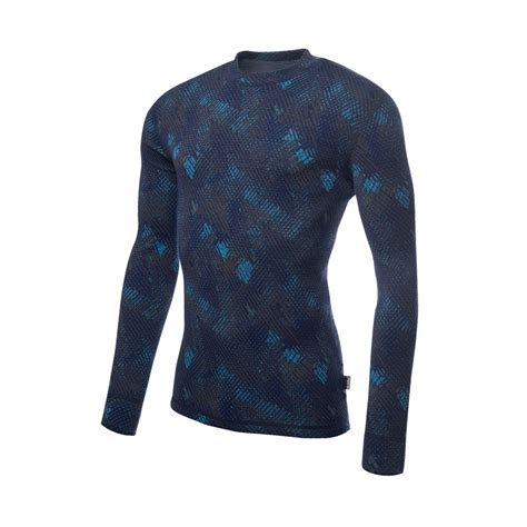 Detail bryndáku s dlouhým rukávem a praktickou kapsou na zachycení jídla