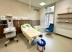 relaxační pokoj s porodní vanou a moderním vybavením