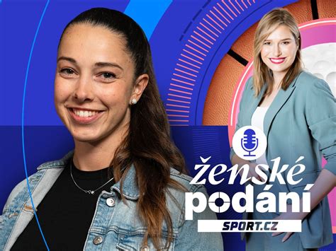 modelka v kojícím oblečení