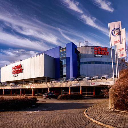 fanshop Home Credit Arena - exteriér a prodejní pult