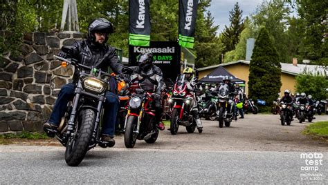 Schéma porovnávající velikost složených golfových kočárků různých značek