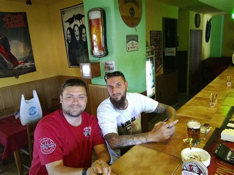 různé typy kojících polštářů ve tvaru C, U a podkovy