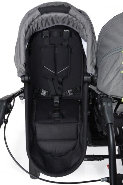 Detail polohování zádové opěrky a nožní opěrky kočárku TFK Twin Trail