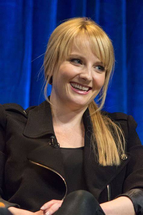Melissa Rauch (Bernadette) během natáčení a s novorozenou dcerou