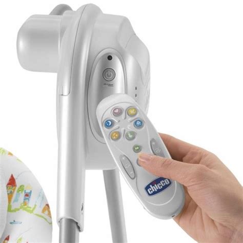 Infografika porovnávající klíčové funkce a technické parametry modelů Chicco Balloon a Chicco Polly Swing Up