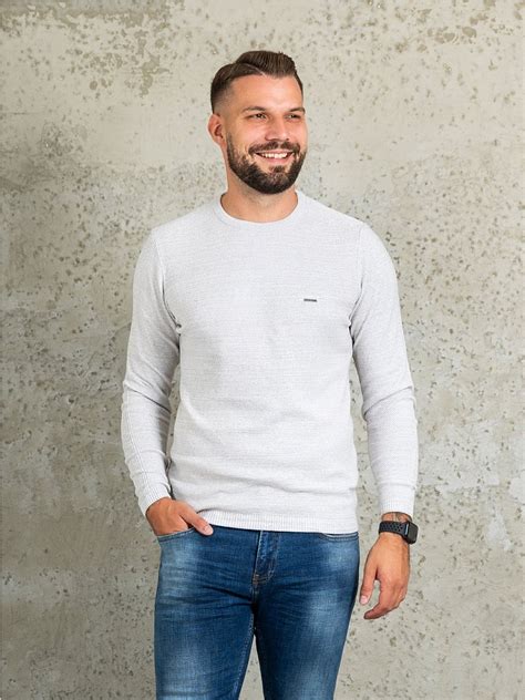 Různé styly těhotenských svetrů a šatů